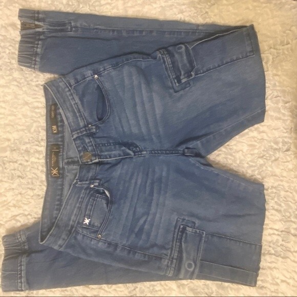 kim kardasion Denim - Kim Kardashian Misses Jeans size 4 zippers pockets light wash denim
